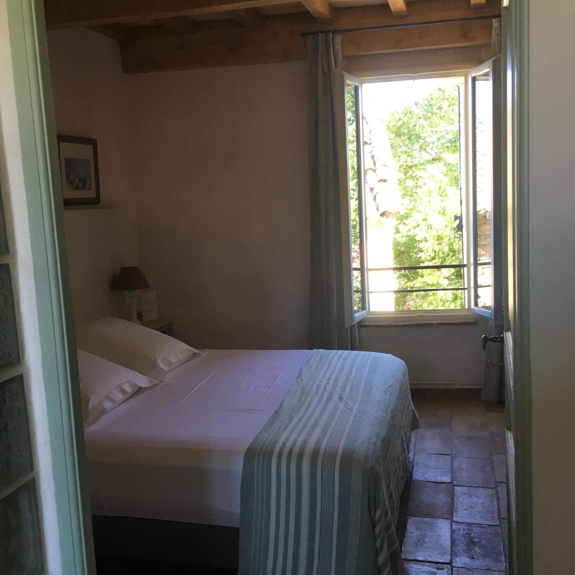 L'Escampe Bed and Breakfast Saturargues Δωμάτιο φωτογραφία